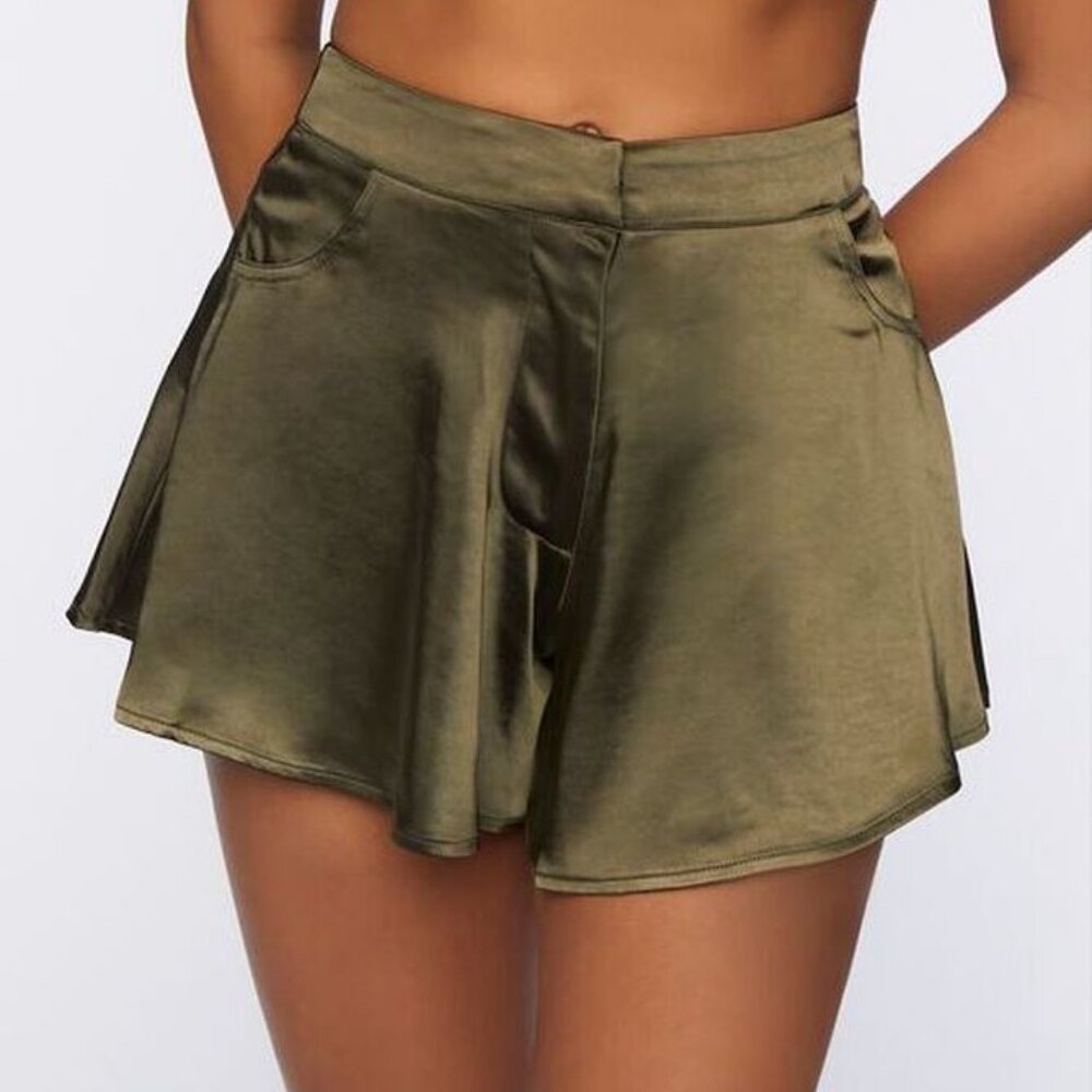 NWT, SZ M, Satin Flounce Hem Shorts, Sage Green